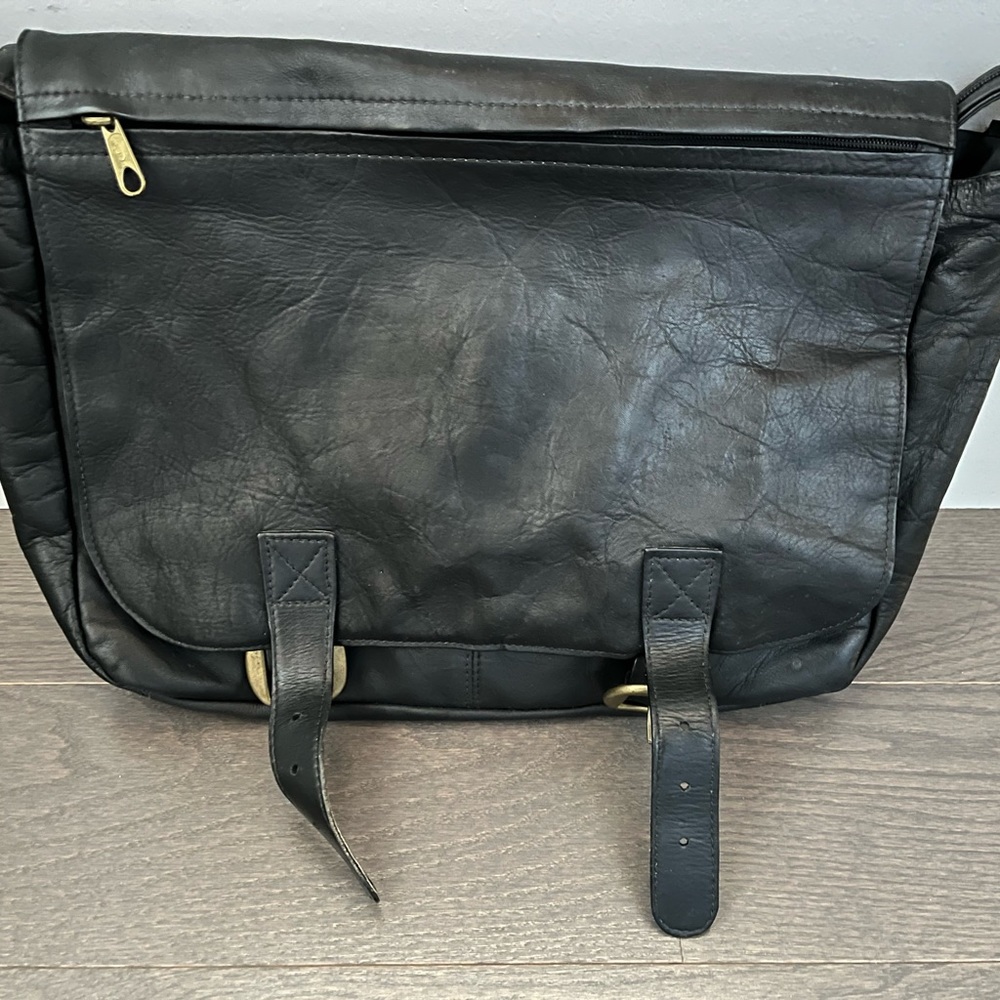 Vintage Hobo International messenger bag
